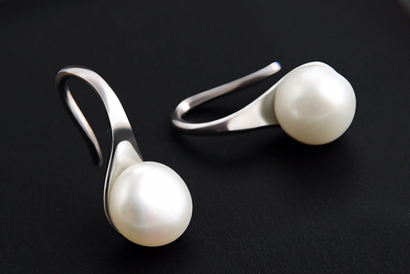 Women's Stainless Steel Pearl Stud Earrings